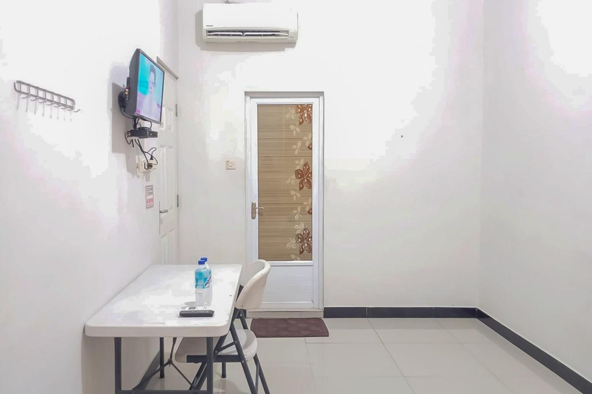 Waringin Guest House Tegal Mitra Reddoorz エクステリア 写真