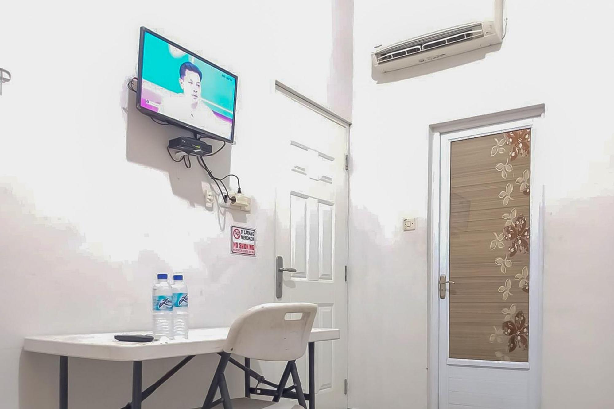 Waringin Guest House Tegal Mitra Reddoorz エクステリア 写真